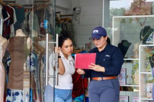 Agentes de la ATM coordinan tránsito y desvíos vehiculares en la Alborada