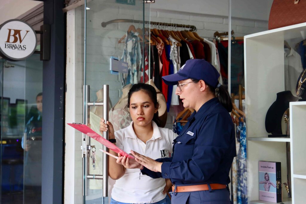 Trabajos de renovación urbana en la Av. Rodolfo Baquerizo Nazur en la ciudadela Alborada